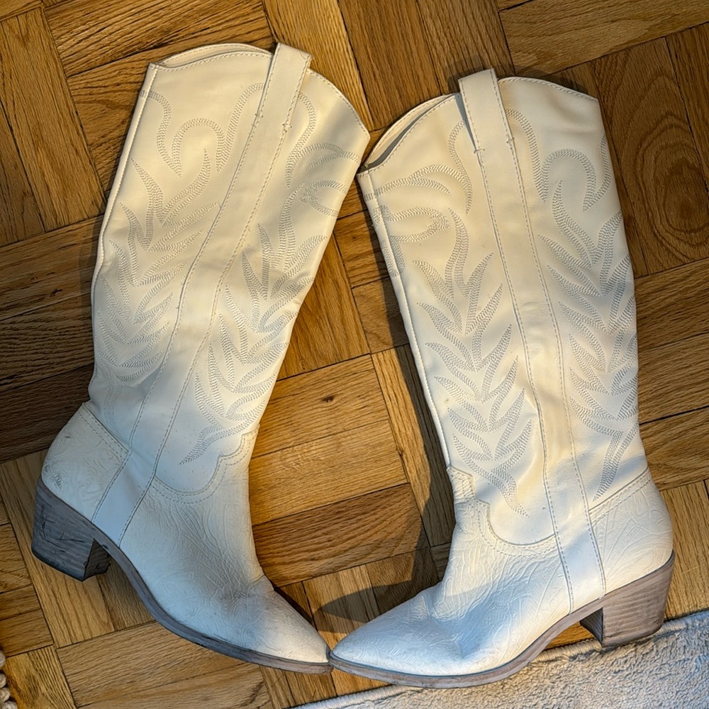 Dolce Vita white Solei Cowboy boots! Women’s size 10